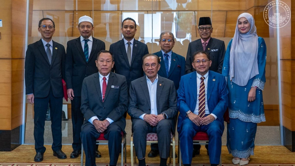 Anwar Calls for Whole-of-Society Approach to Tackle Corruption