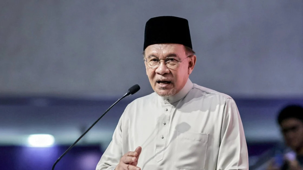 Tunku Mahkota of Johor receives Prime Minister in Kuala Lumpur audience