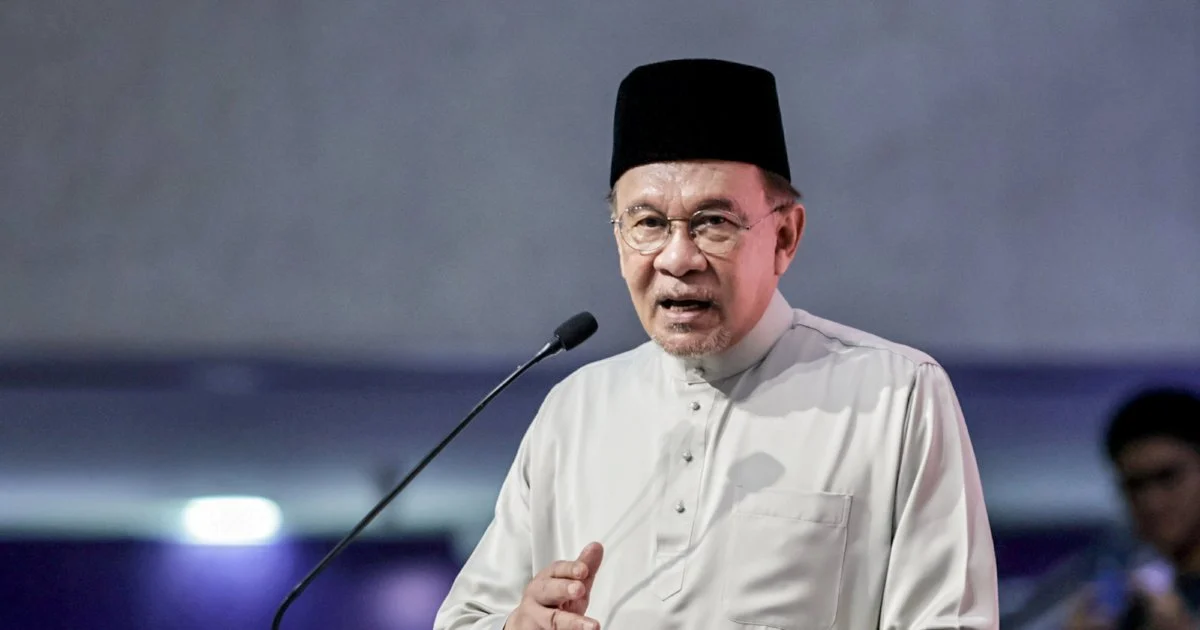 Tunku Mahkota of Johor receives Prime Minister in Kuala Lumpur audience