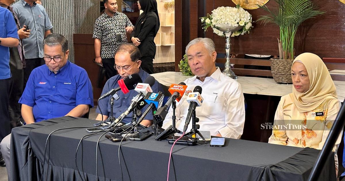 Zahid urges unity partners to set aside Najib-Rosmah controversy during Johor campaign push