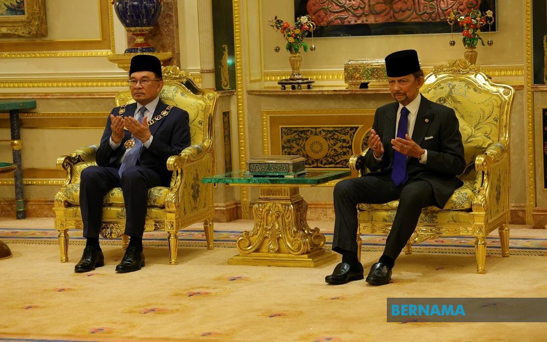 PM Anwar Receives Brunei's Highest Honour During State Visit