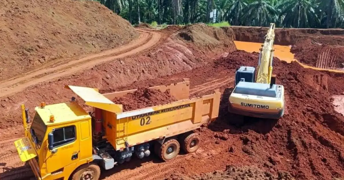 Nine suspects arrested and RM3.75 million in assets seized in crackdown on illegal bauxite mining at Felda plantation