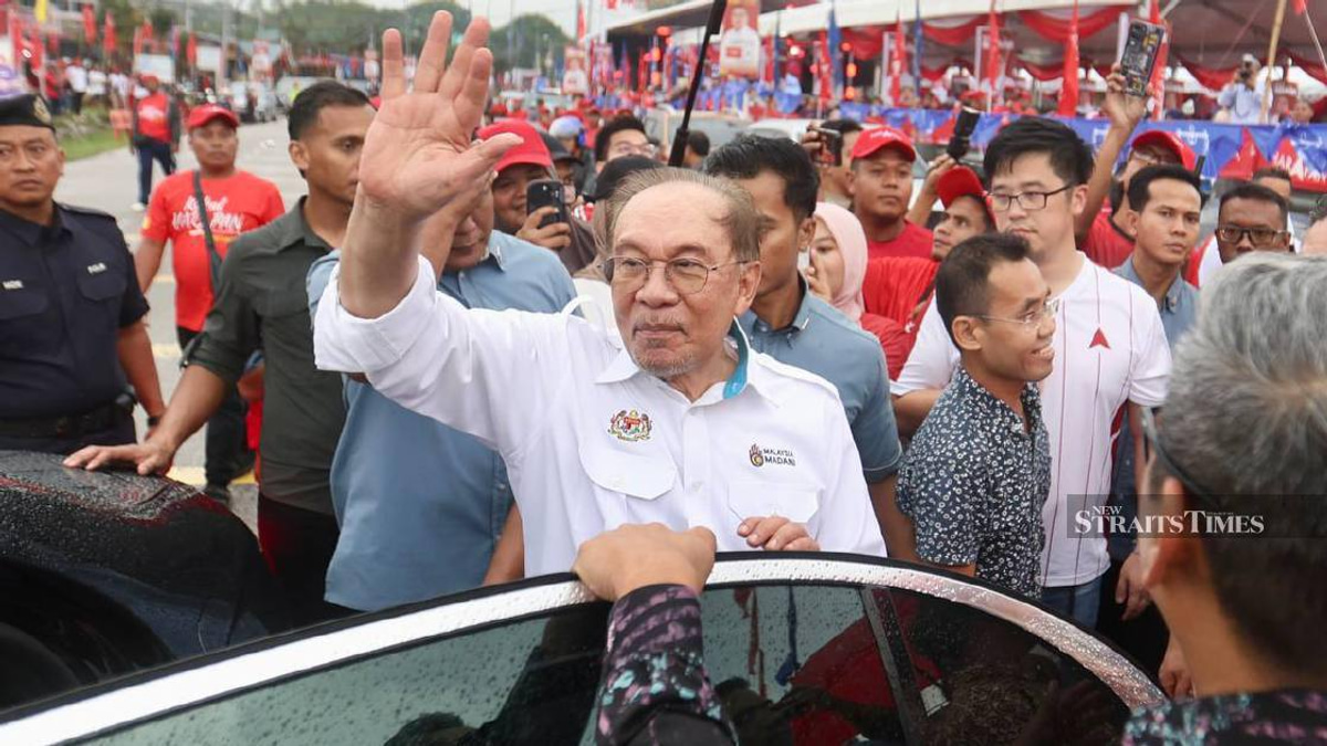 Anwar Condemns Campaign Attacks on DAP Chief Loke in Negeri Sembilan