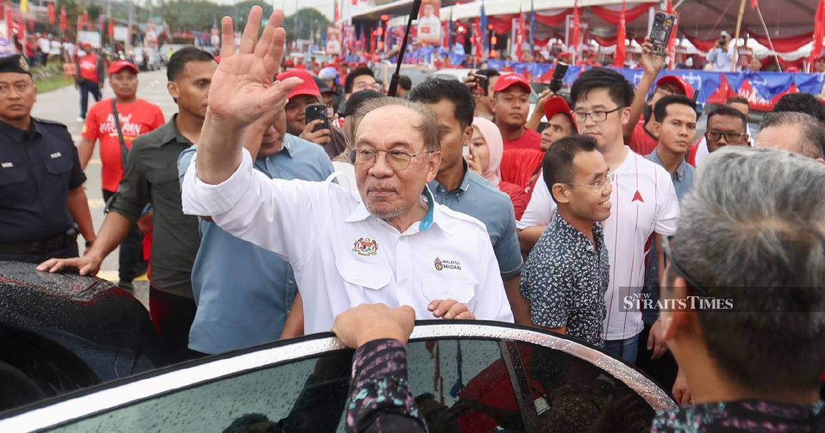Anwar Condemns Campaign Attacks on DAP Chief Loke in Negeri Sembilan