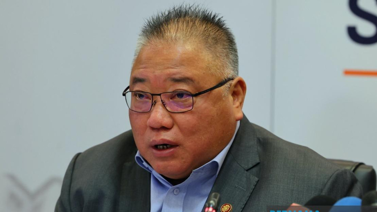 Minister Demands Aviation Security Overhaul After Malaysia Airlines Co-pilot Drug Arrest