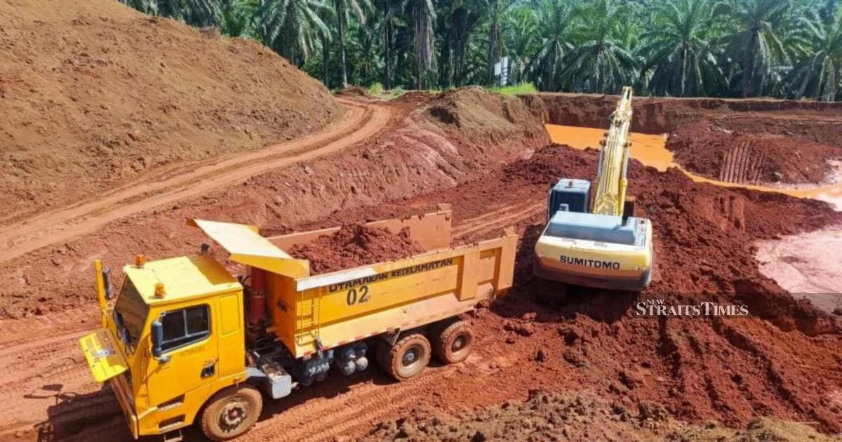 Two arrested in Marang over illegal silica sand operation; RM1.8 million in equipment seized