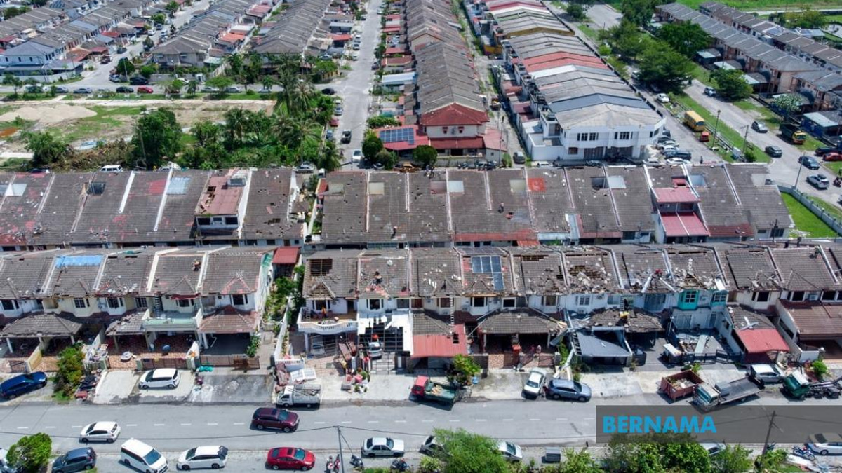 Police Cordon Off Storm-Damaged Bercham Neighbourhoods to Deter Looting