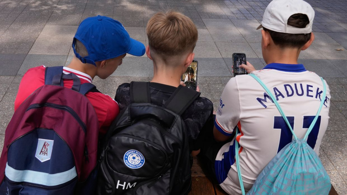 Australia Moves to Tighten Social Media Ban for Children as Initial Restrictions Falter