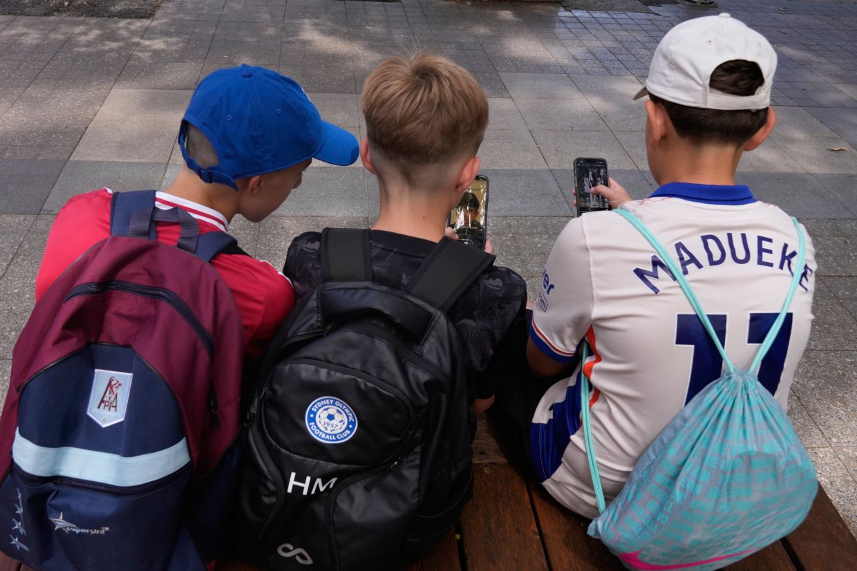 Australia Moves to Tighten Social Media Ban for Children as Initial Restrictions Falter