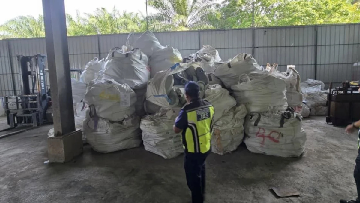 Police Crack Down on Illegal E-Waste Facility in Kuantan, Seizing RM6.4 Million in Contraband