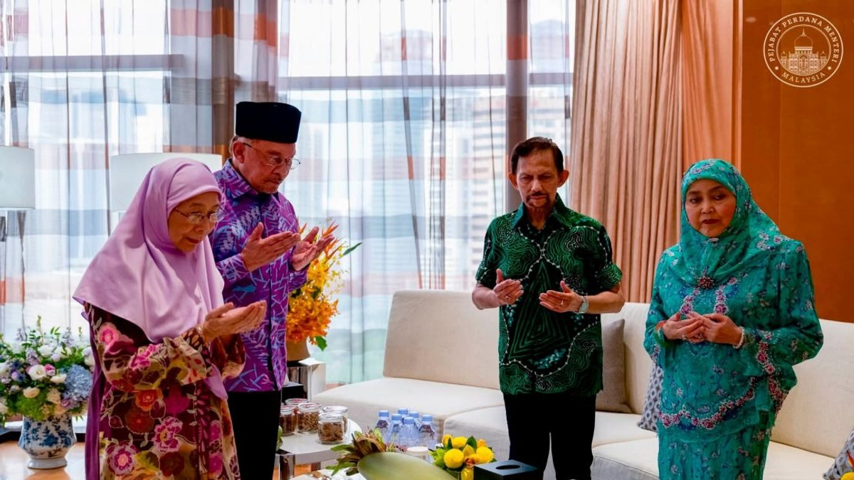 PM Anwar Extends Birthday Greetings to Brunei's Sultan Hassanal Bolkiah on 80th Milestone