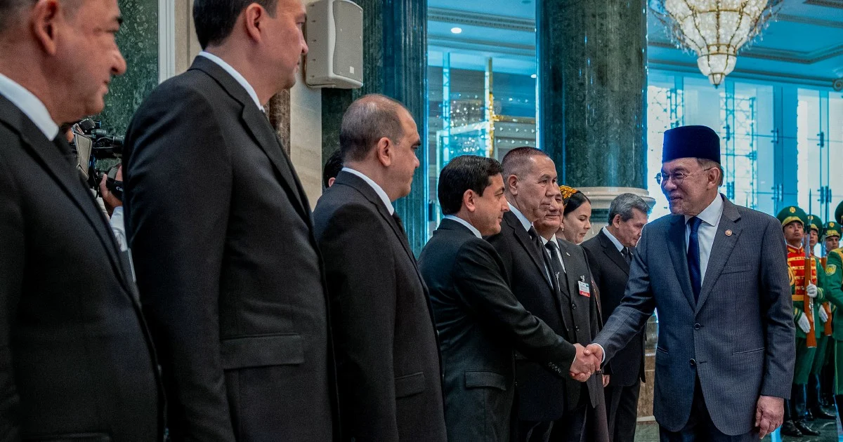 Anwar's Global Diplomacy Seen as Economic Catalyst as Malaysia Navigates Geopolitical Shifts