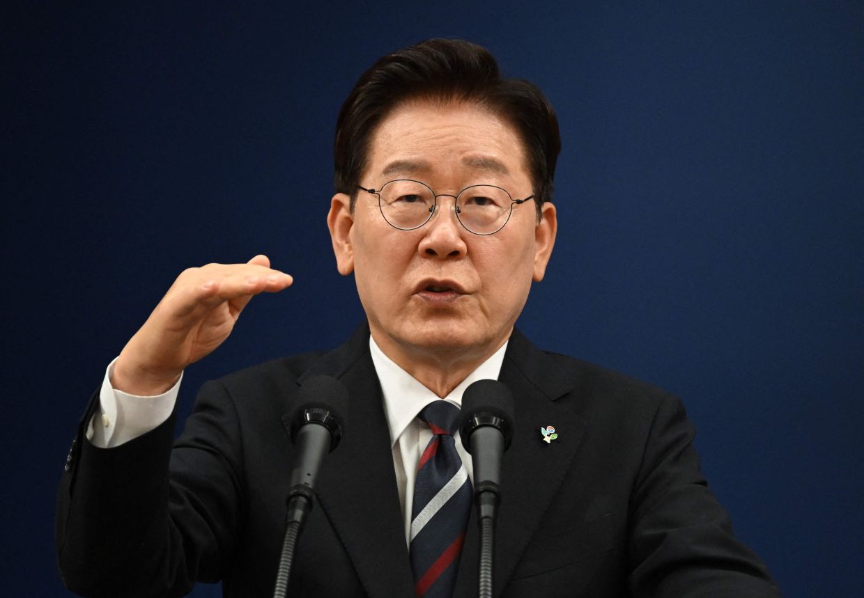 South Korean President Lee's Approval Hits Historic Low as Public Trust Fractures