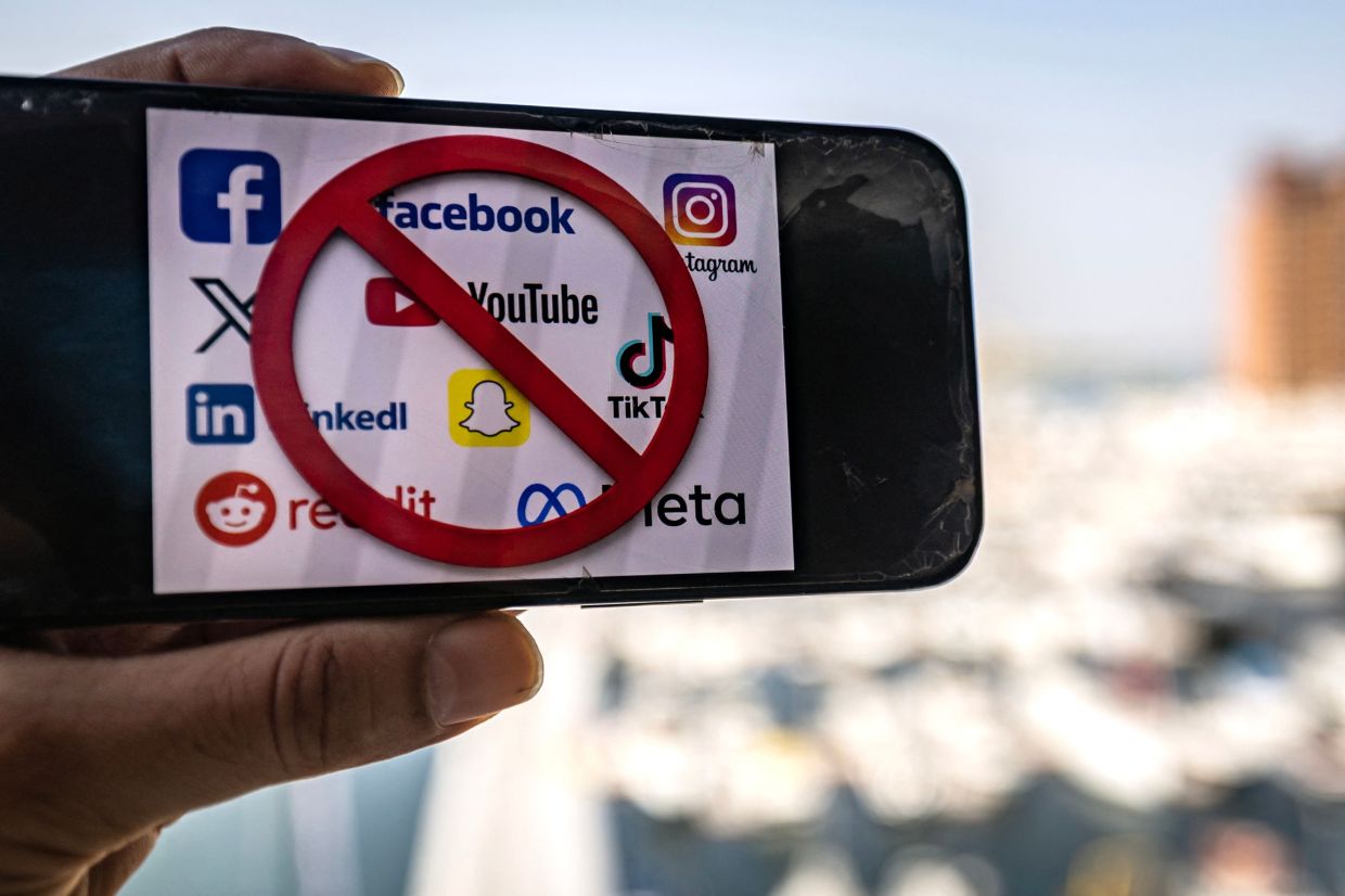 UAE Joins Global Crackdown on Teen Social Media with Under-15 Ban