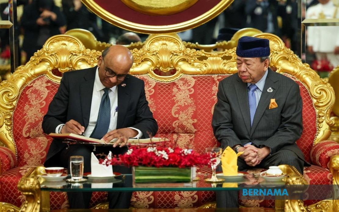 Selangor Sultan Receives Singapore President in State Visit Audience