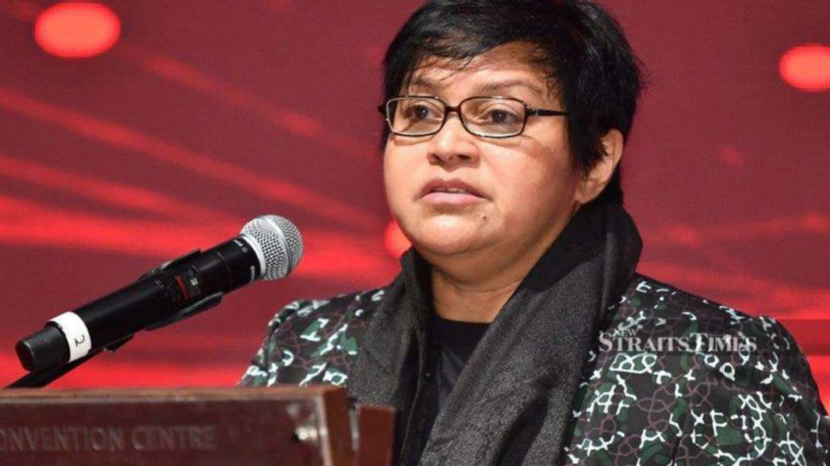 Coalition discussions for Johor should wait until ballots are counted, says Azalina