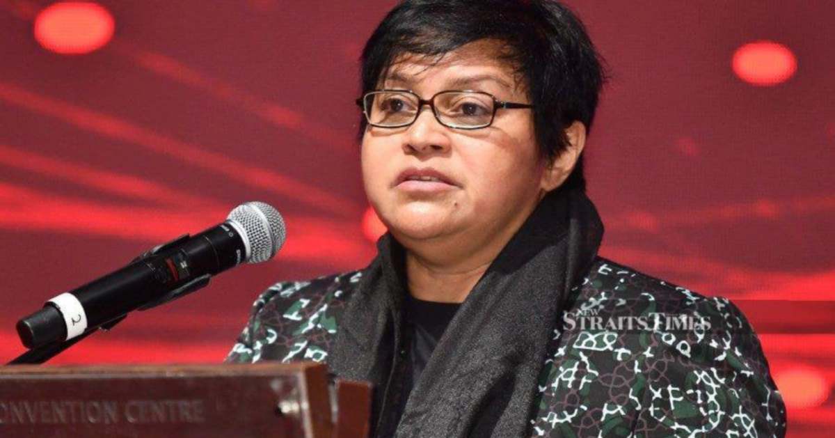 Coalition discussions for Johor should wait until ballots are counted, says Azalina