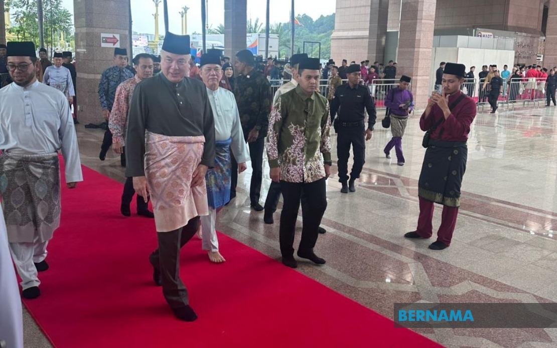 Sultan Nazrin Warns Against Reckless Leadership, Calls for Wisdom and Sacrifice