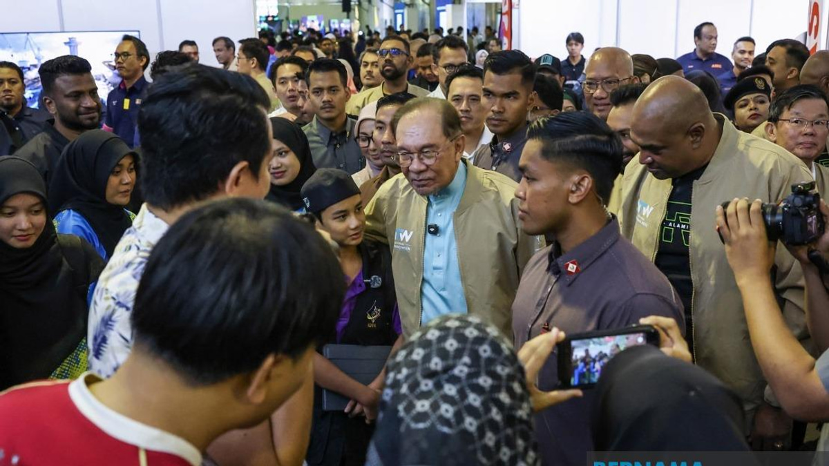 Malaysia Cannot Progress While Trapped in Divisive Politics, PM Anwar Warns