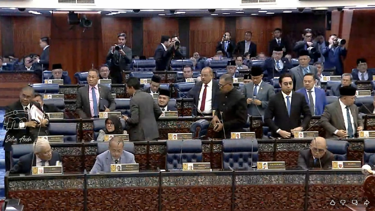 Opposition MPs Exit Parliament in Protest Over Tabung Haji RCI Debate Timing