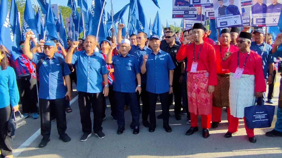 Muhyiddin Leads Show of Support as Sahruddin Launches Bukit Kepong Campaign
