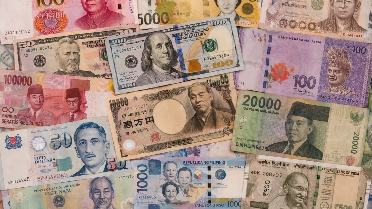 Asian Currencies Fall on Middle East Tensions as KOSPI Plunges 8%