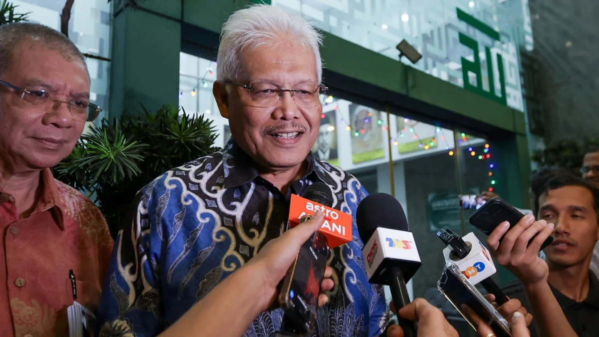 PN's Takiyuddin Formally Notifies Parliament of Hamzah's Reappointment as Opposition Leader