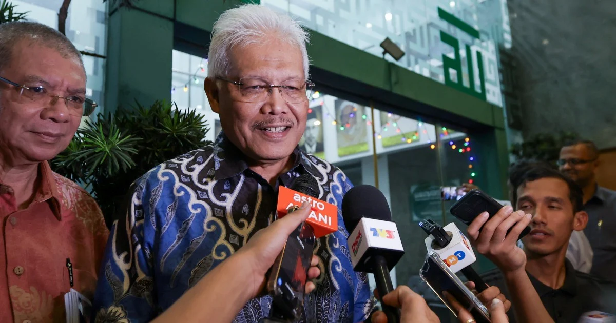 PN's Takiyuddin Formally Notifies Parliament of Hamzah's Reappointment as Opposition Leader