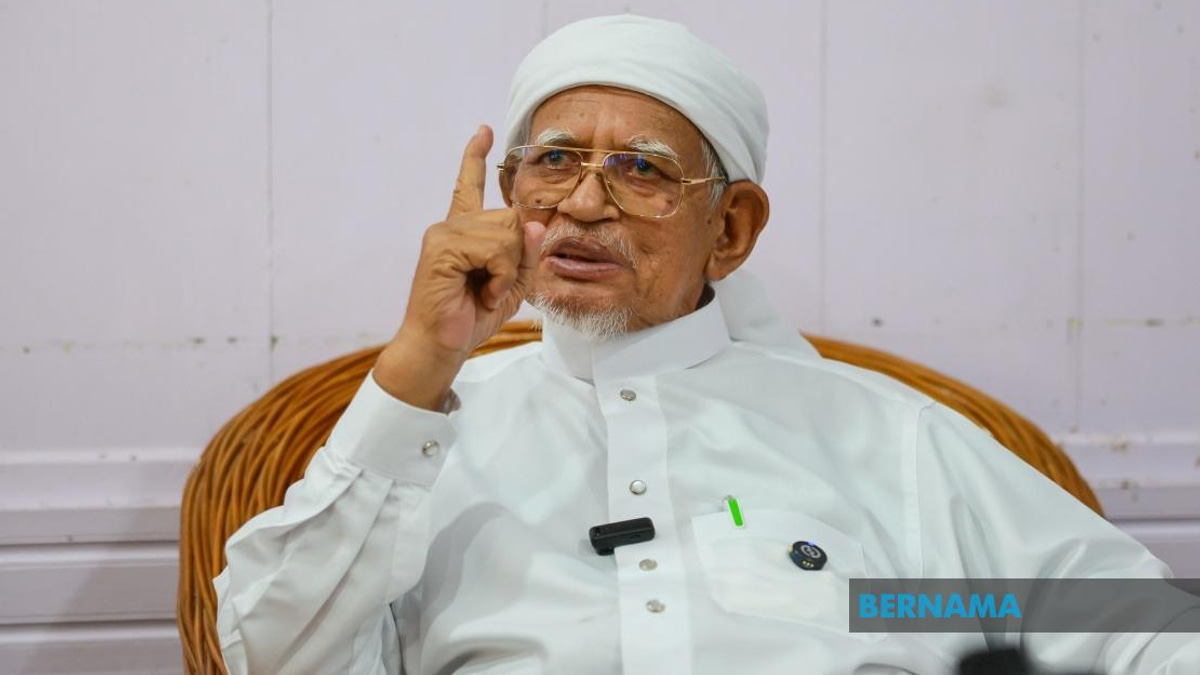 Hadi Claims Bersatu Has Lost PN Membership; Azmin Contests Unilateral Authority