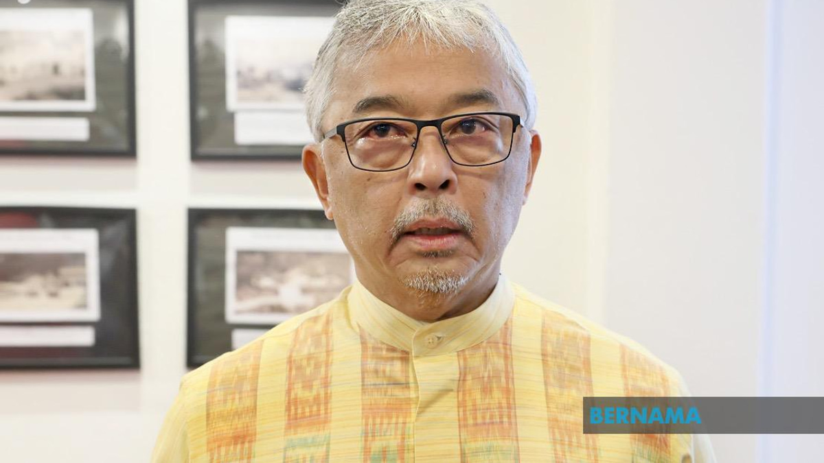 Pahang Sultan Marks Sekolah Sultan Ahmad's Century of Academic Excellence