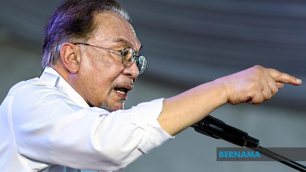Anwar Intensifies Pakatan Harapan Campaign Across Eight Johor Constituencies