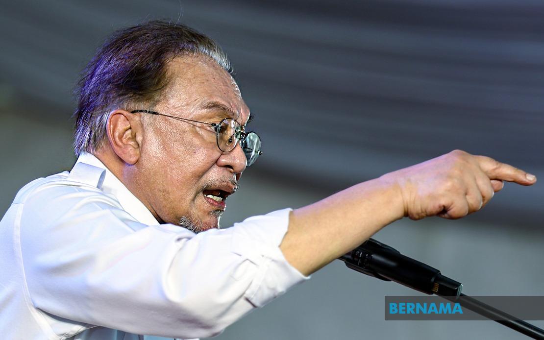 Anwar Intensifies Pakatan Harapan Campaign Across Eight Johor Constituencies
