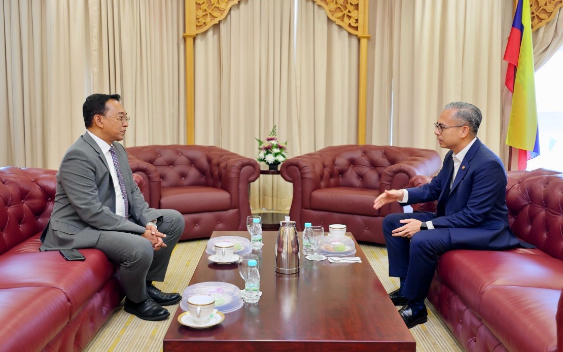 Communications Minister Fahmi Meets New Malaysian Ambassador to Lebanon