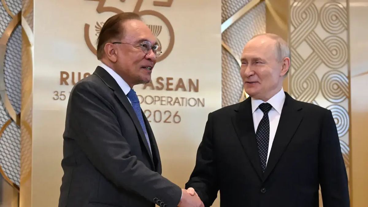 Putin pledges two decades of stable oil and gas flows to Malaysia