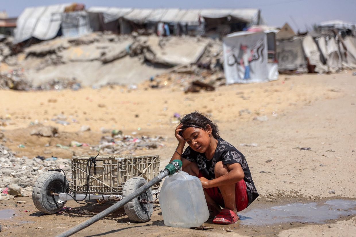 Israeli Military Destruction in Gaza Exceeds 90%, Palestinian Report States