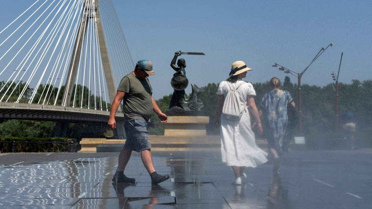 Poland Swelters in Record-Breaking Heat as 105-Year Temperature Mark Falls