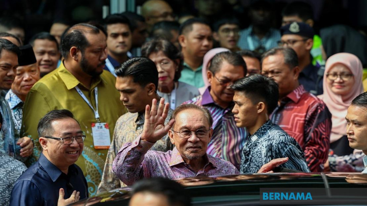 Anwar Mobilises Government to Aid Malaysians Trapped in Nepal Floods