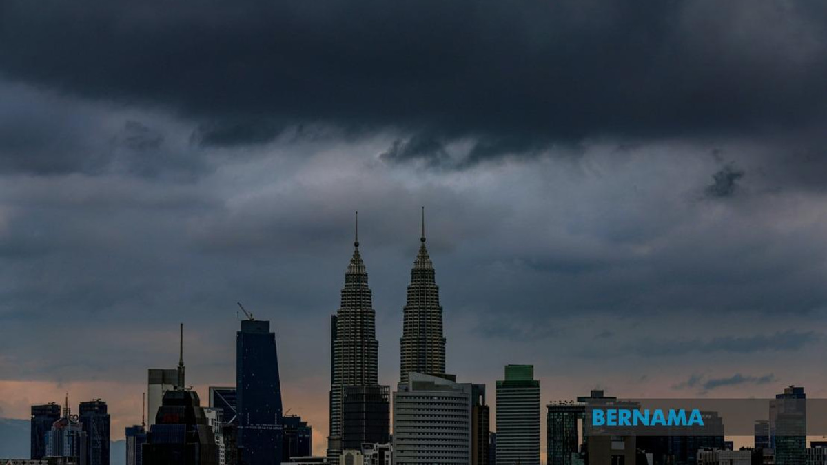 Heavy Rain and Thunderstorms to Batter KL, Putrajaya and 10 States This Evening