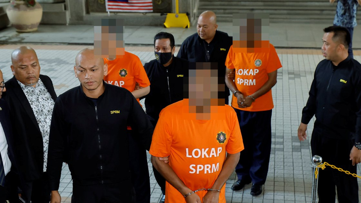 Former Tabung Haji Chief and Treasury Official Held for Corruption Probe