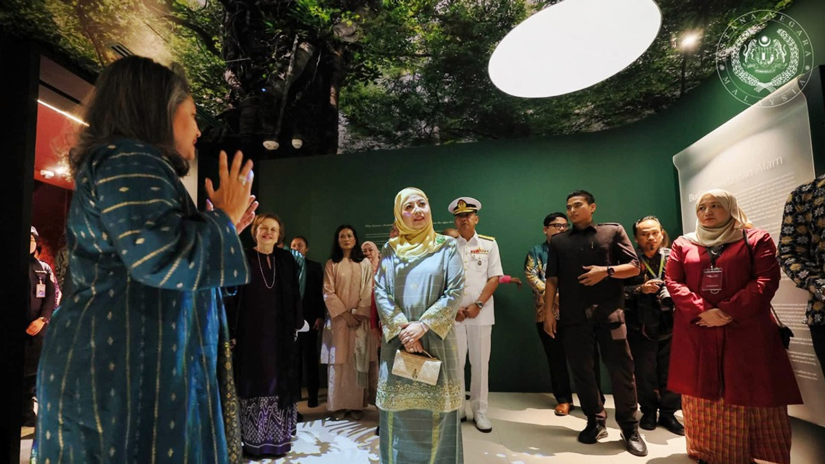 Queen Inaugurates Merdeka Textile Museum at Menara Merdeka Maybank