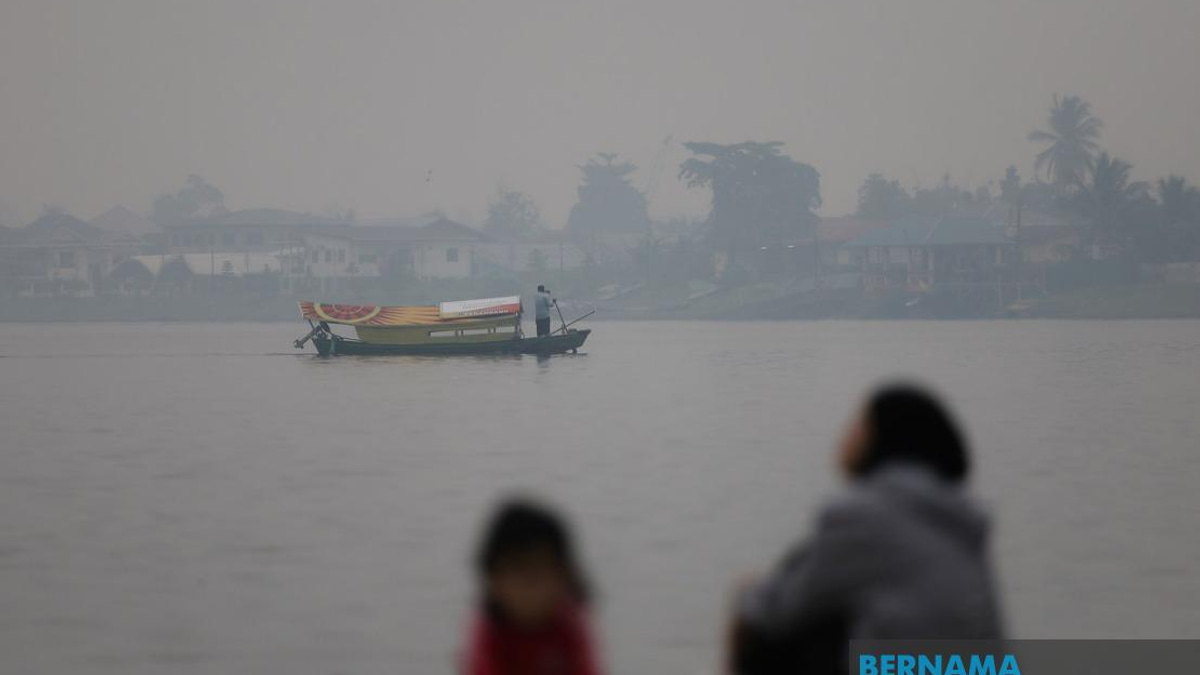 Malaysia Deploys Cloud Seeding in Haze-Hit Areas as Water Levels Drop