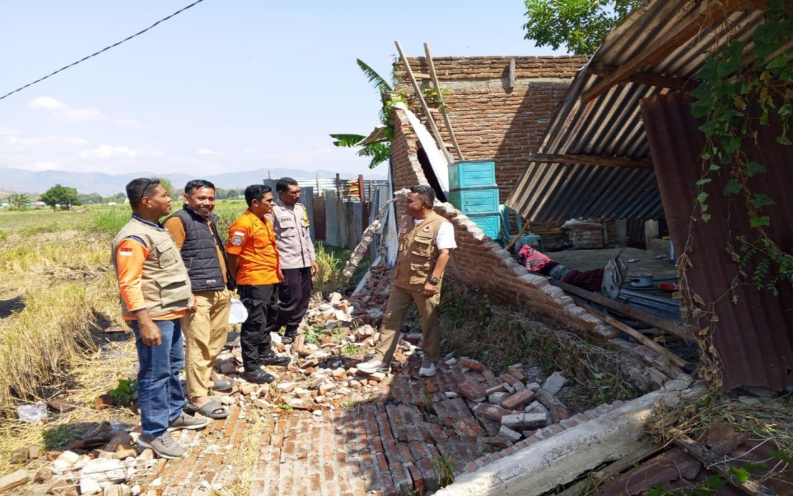 Flores Earthquake Death Toll Reaches 38 as Indonesian Rescue Teams Fight Against Time
