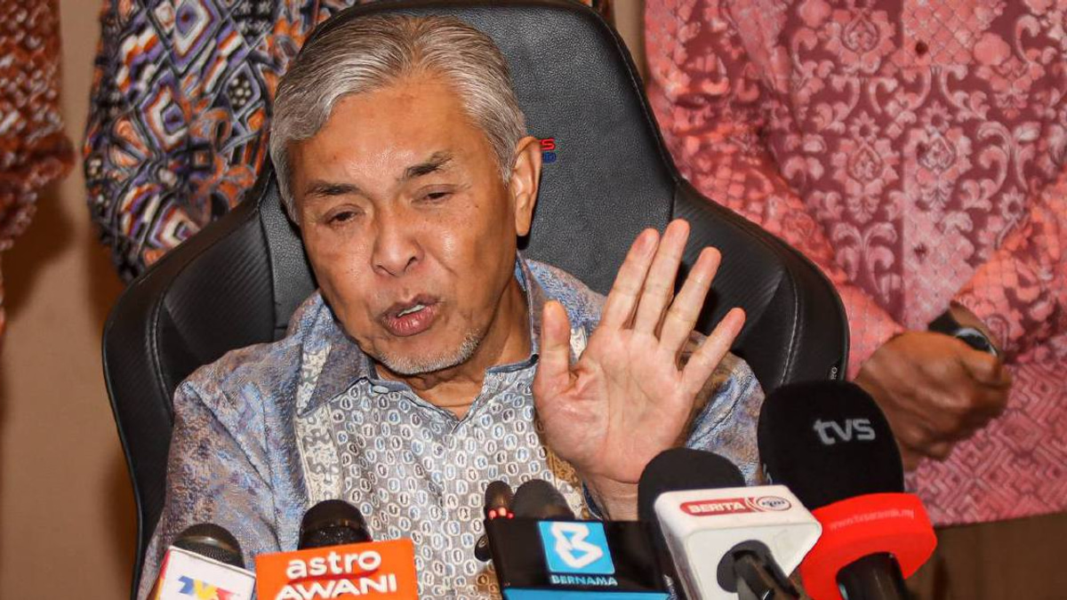 Zahid Rules Out Bid to Topple Anwar, Reaffirms BN Commitment to Unity Government