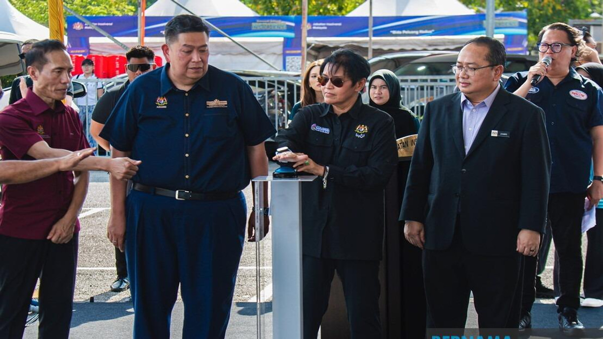 Azalina Urges Johor Voters To Back BN For Administrative Continuity