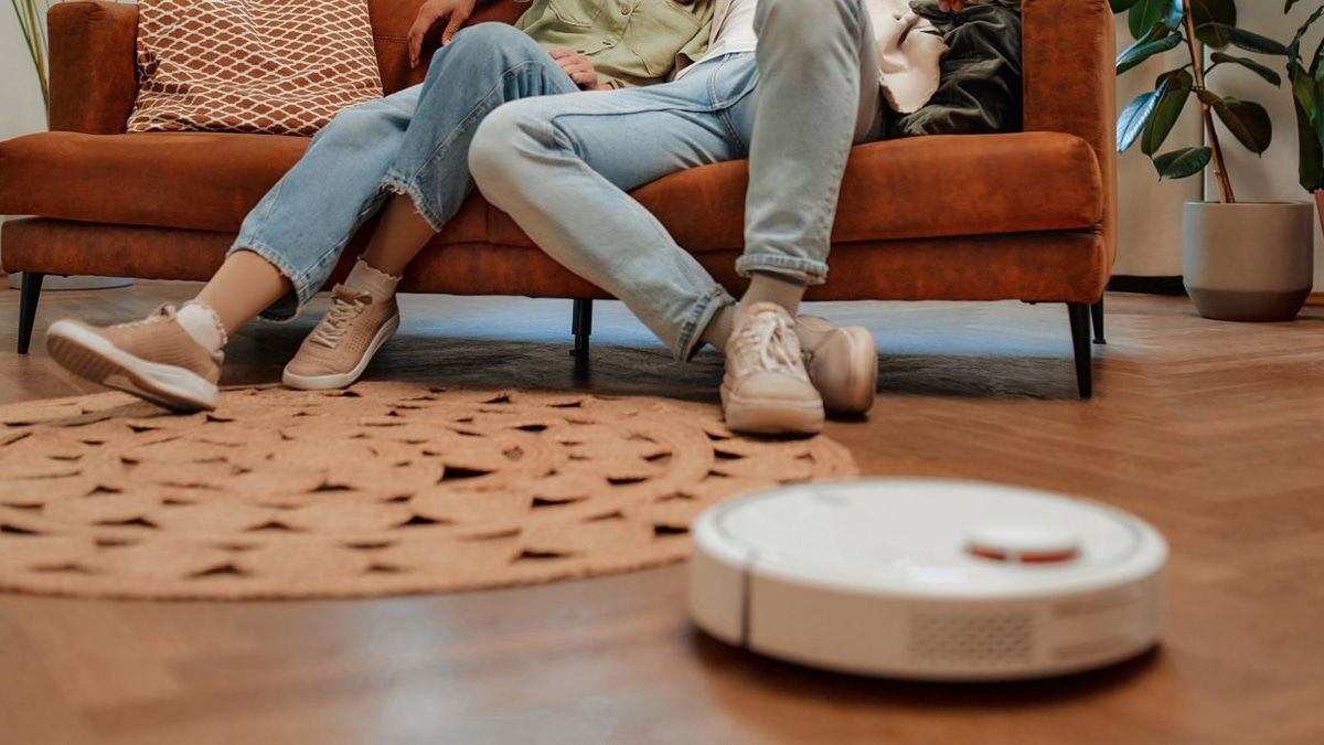 Taiwan Man Jailed Despite Winning Infidelity Lawsuit: Robot Vacuum Evidence Proves Double-Edged Sword