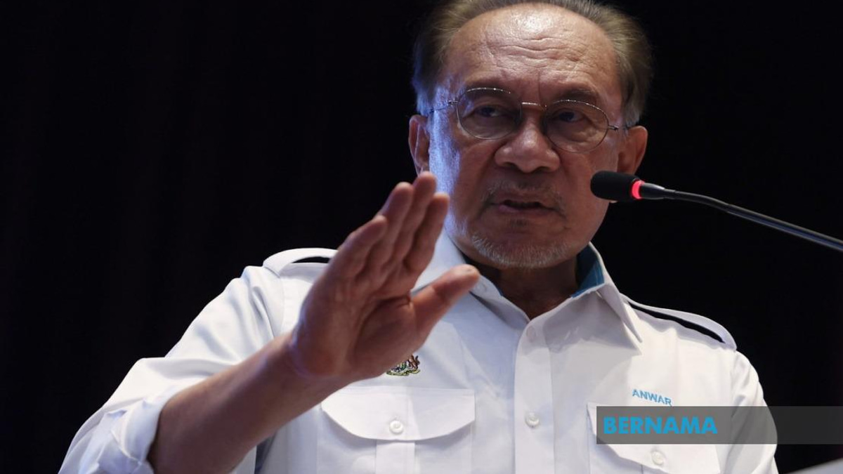 Malaysia's Civil Service Drives Competitiveness Gains, PM Anwar Says