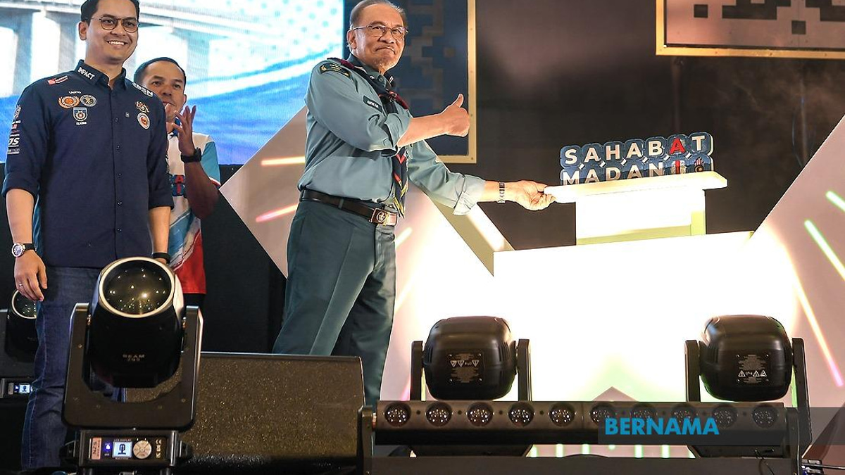 Anwar Calls for End of Colonial-Era Student Restrictions to Fulfil Independence Promise