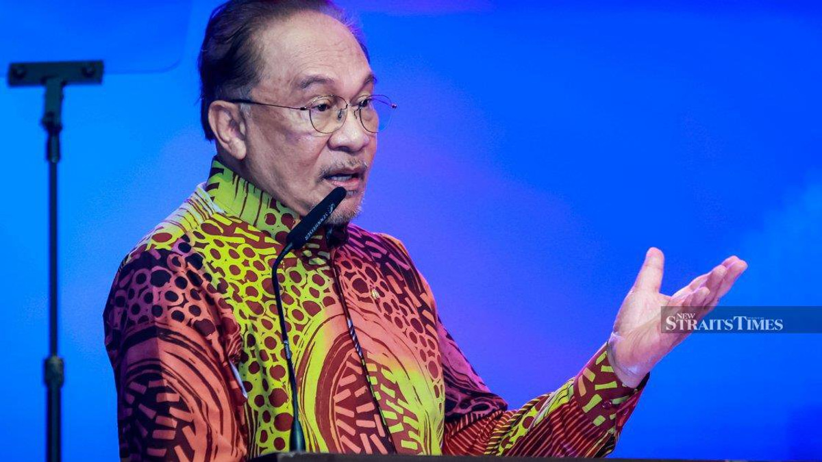 Anwar Accuses Western Powers of Double Standards Over Norway Missile Row