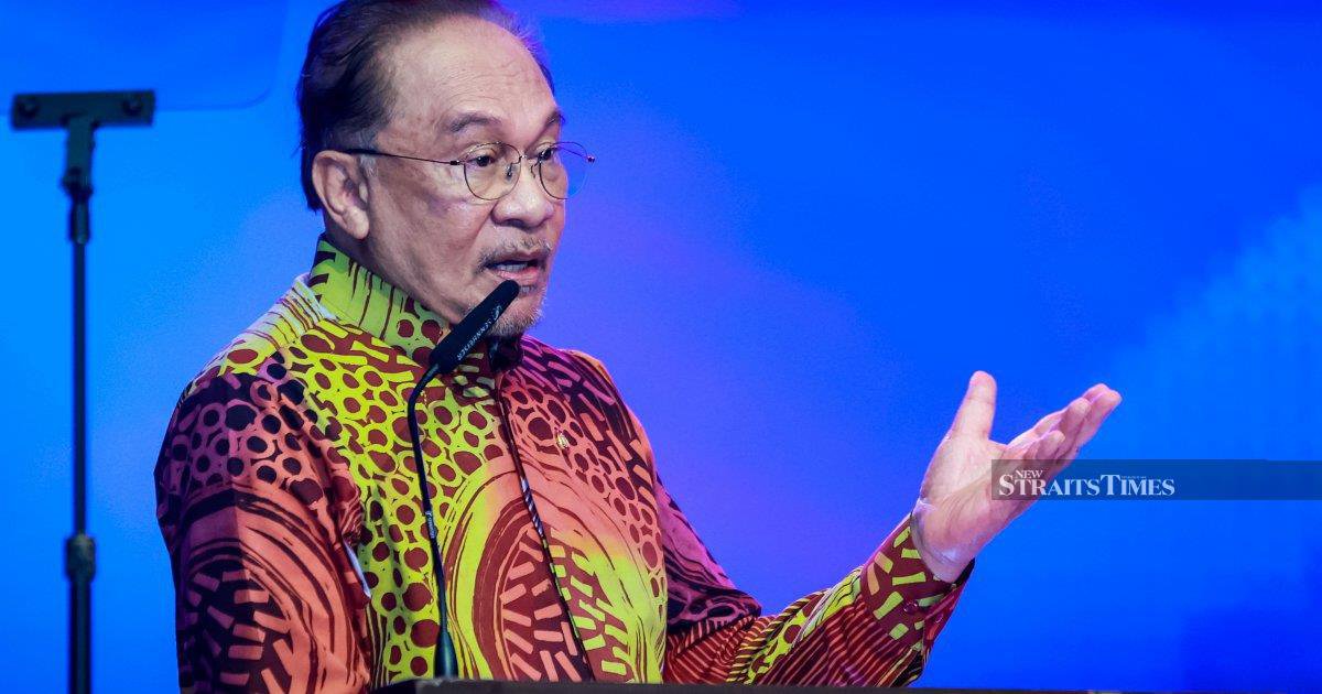 Anwar Accuses Western Powers of Double Standards Over Norway Missile Row