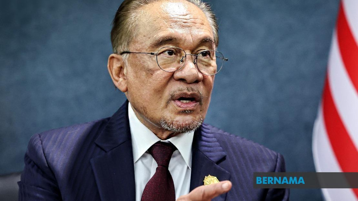 Anwar Congratulates Nur Jazlan On Second Term As Deputy Senate President